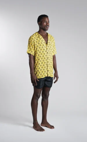 Camisa Slim Em Viscose Manga Curta Estampada Amarela