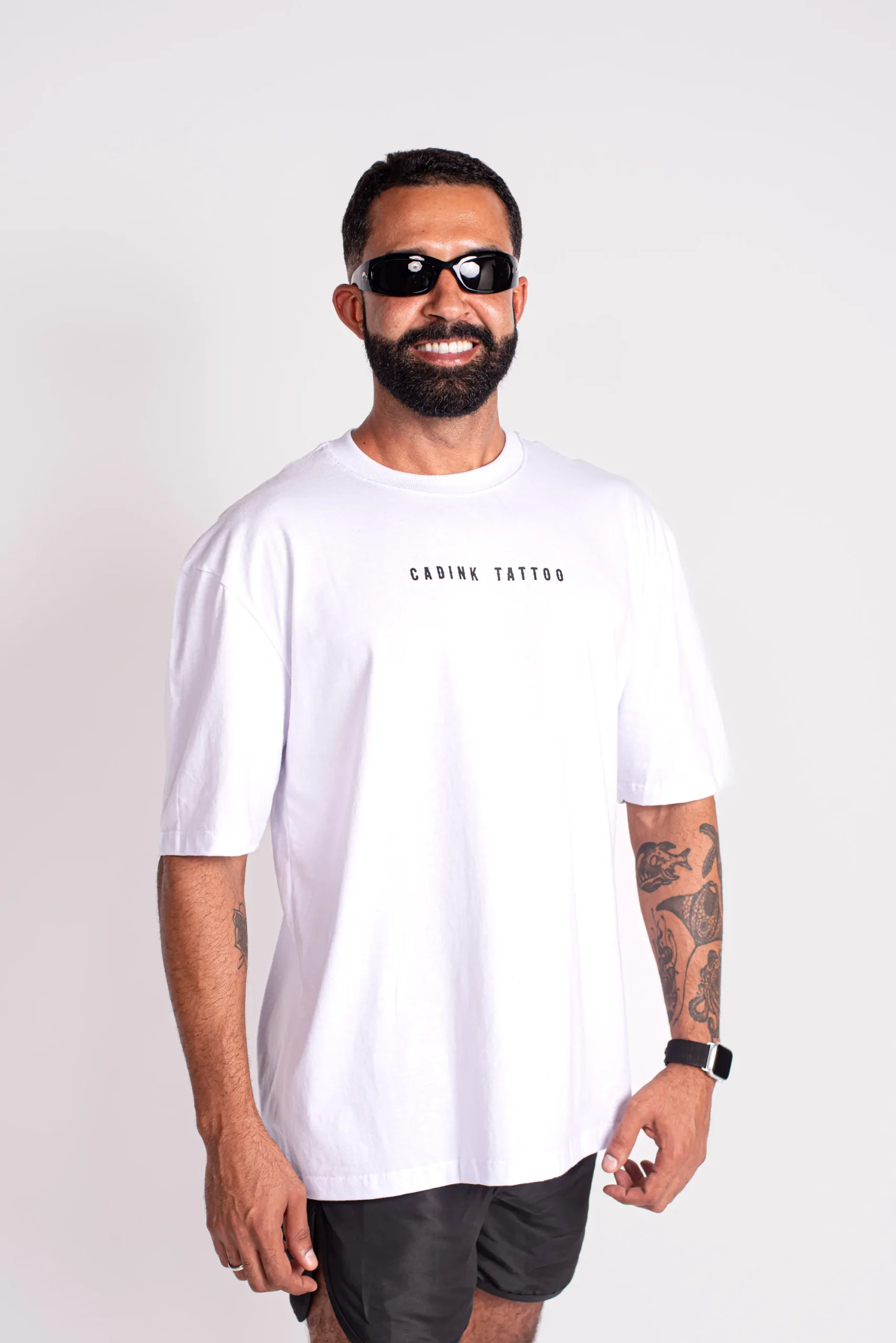 T-Shirt Oversized Toque Divino Branca – Hotter x Cadink Tattoo - Imagem 2